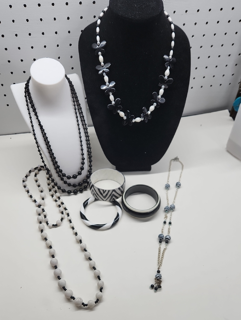 Black And White Themed Bundle